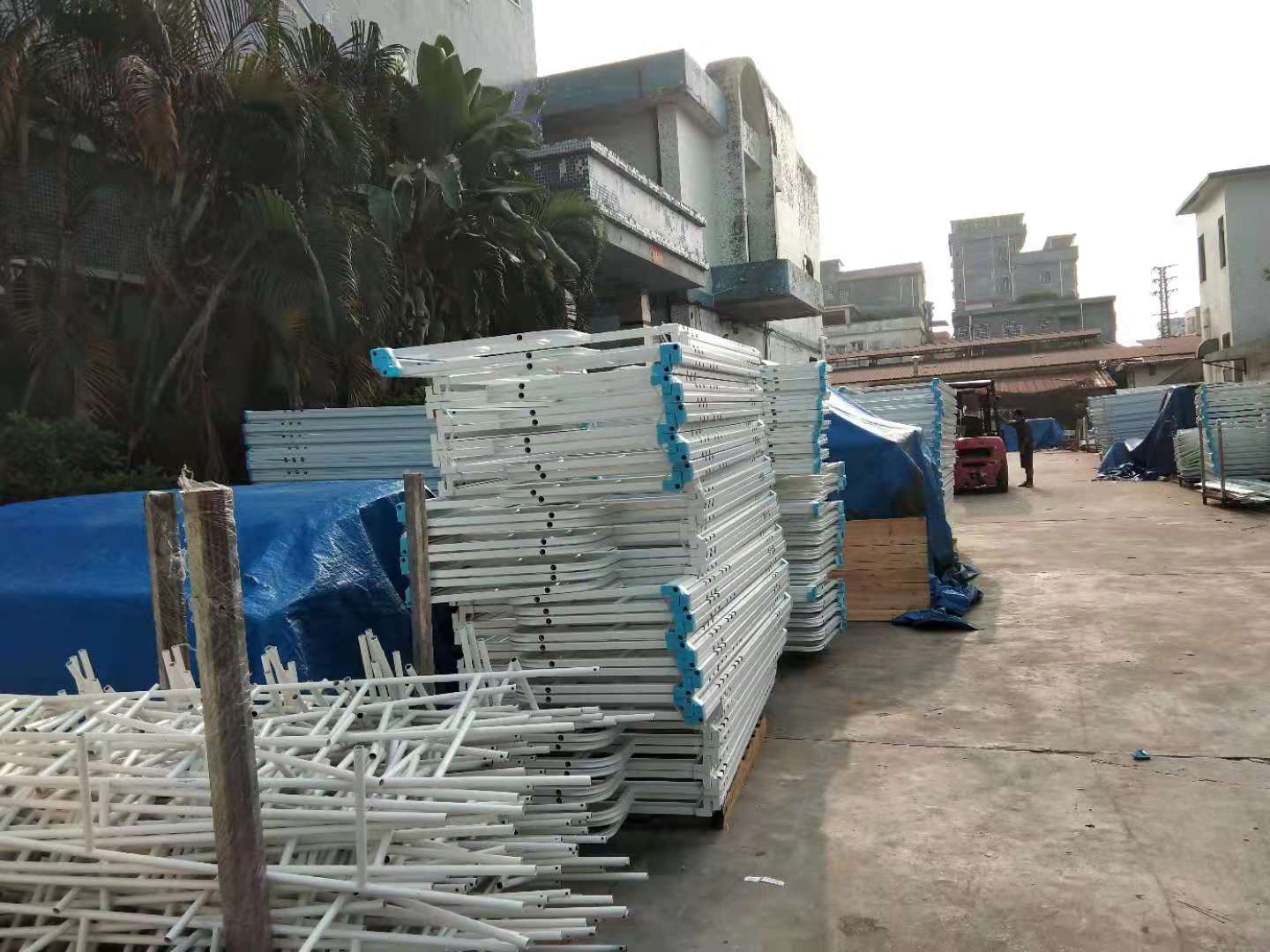 學(xué)生公寓床是卡扣好還是螺絲好？