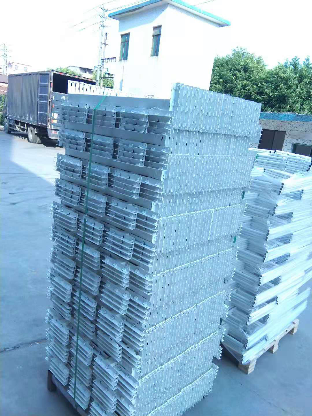 上下鋪鐵床用什么材料做的好？
