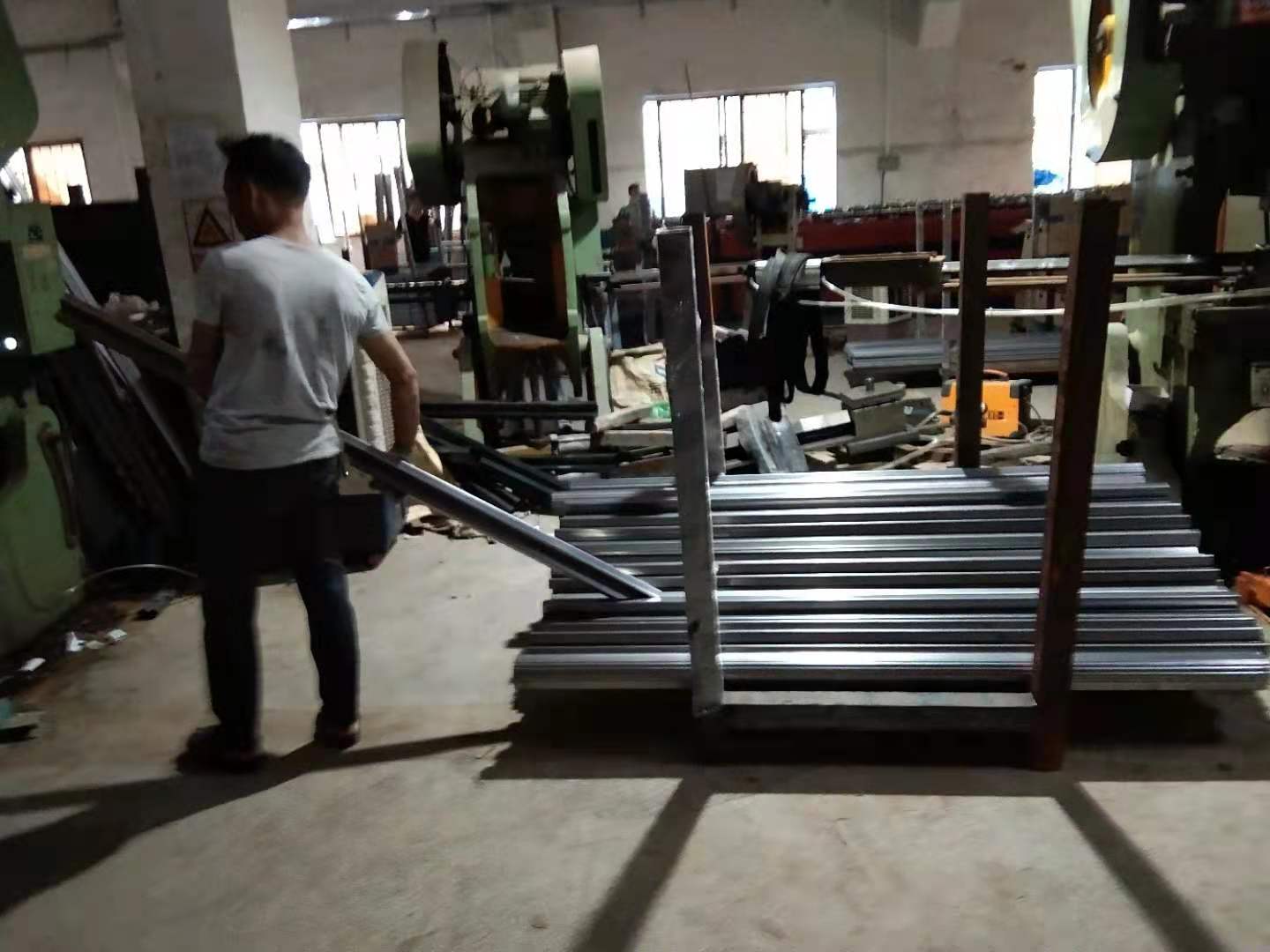 上下鋪鐵床用什么材料做的好？
